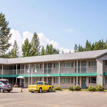 Super 8 By Wyndham Quesnel Bc Hotel Ngoại thất bức ảnh