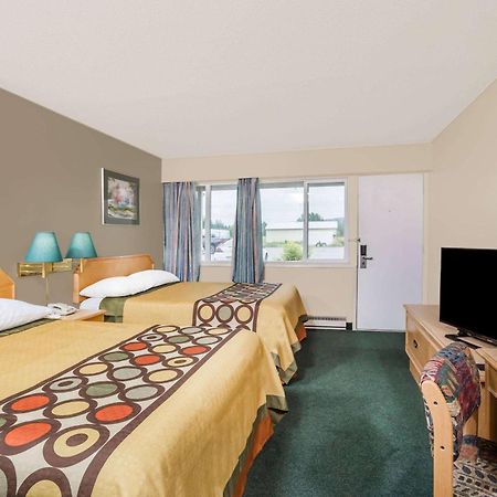 Super 8 By Wyndham Quesnel Bc Hotel Ngoại thất bức ảnh