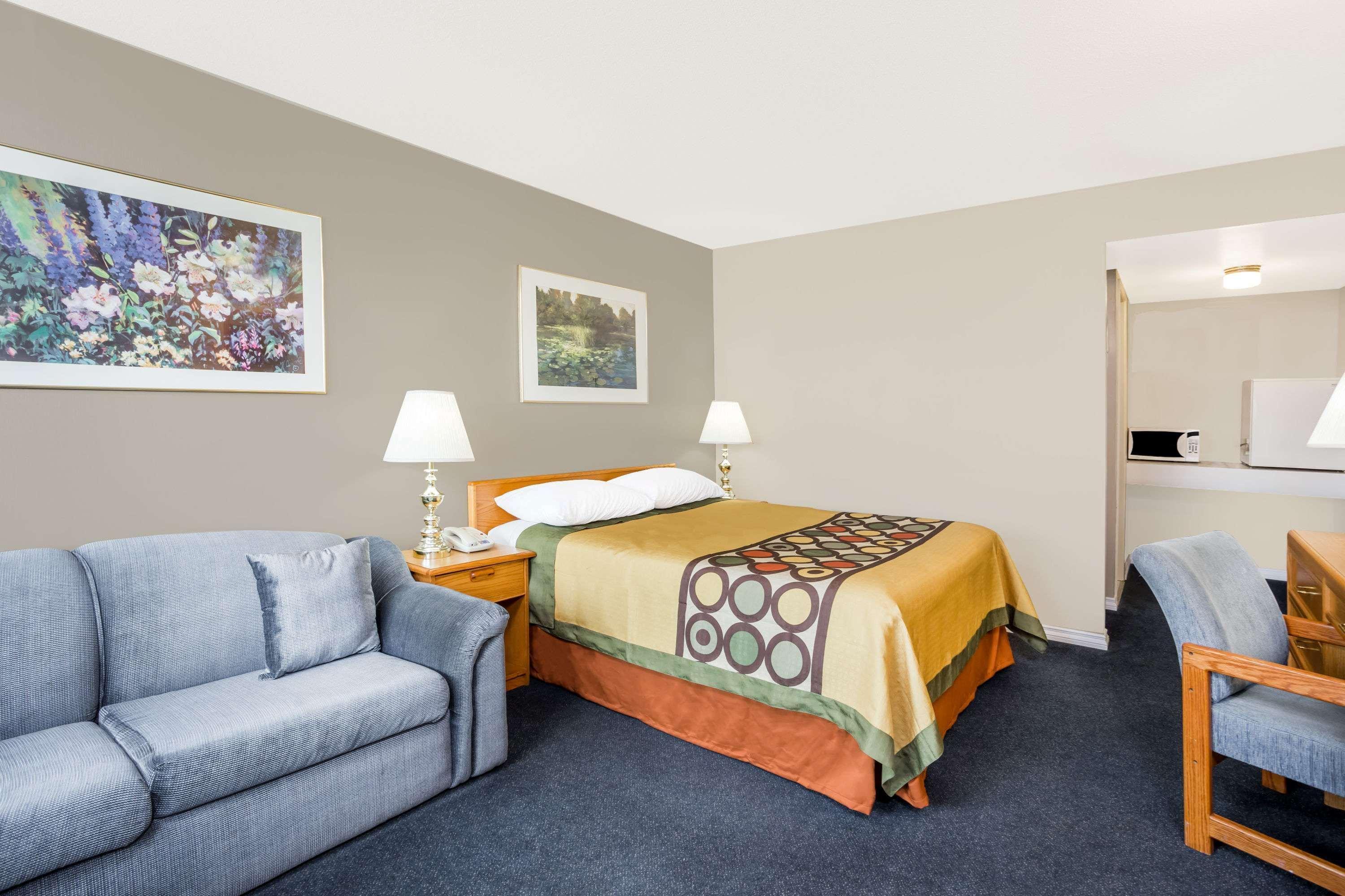 Super 8 By Wyndham Quesnel Bc Hotel Ngoại thất bức ảnh