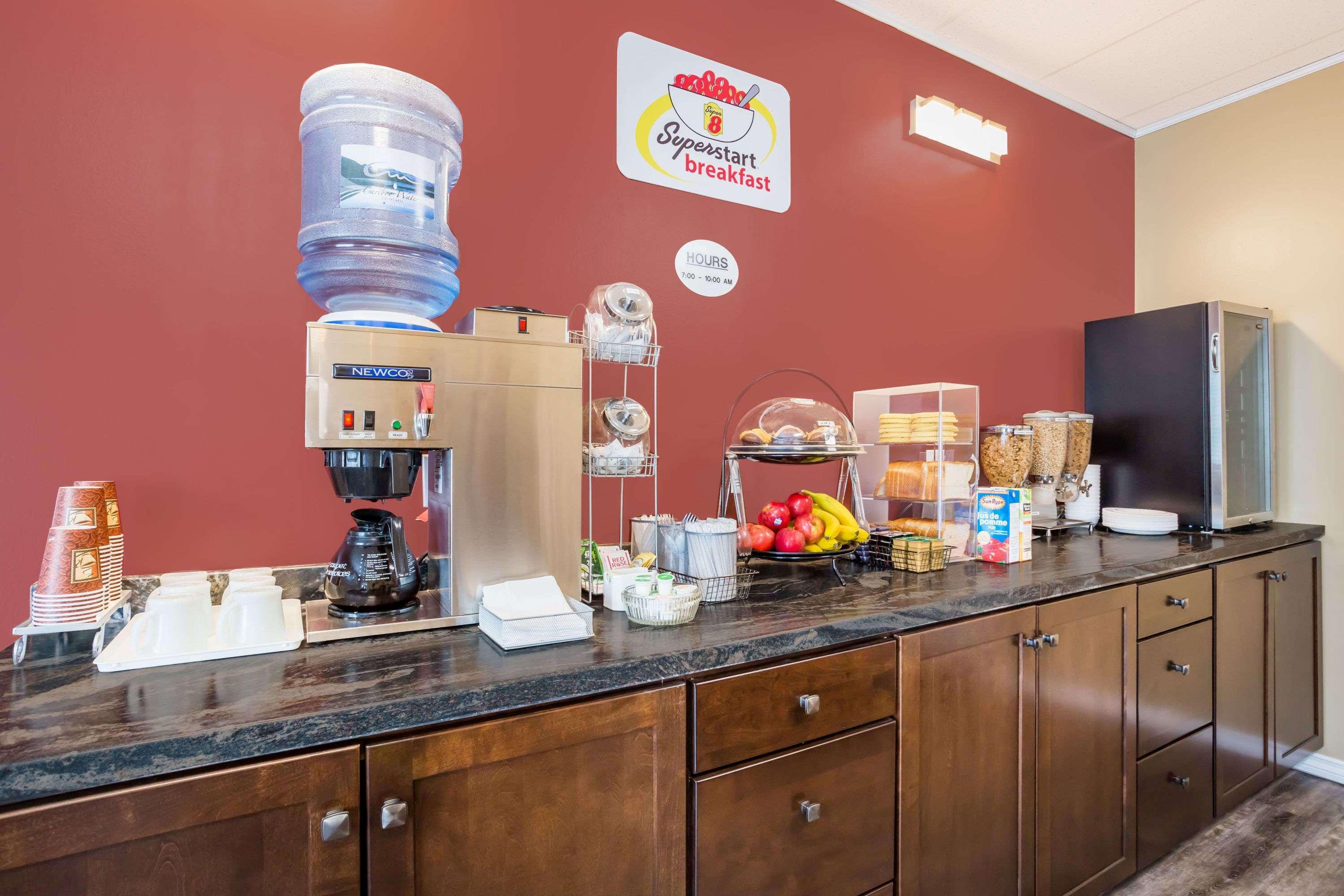 Super 8 By Wyndham Quesnel Bc Hotel Ngoại thất bức ảnh
