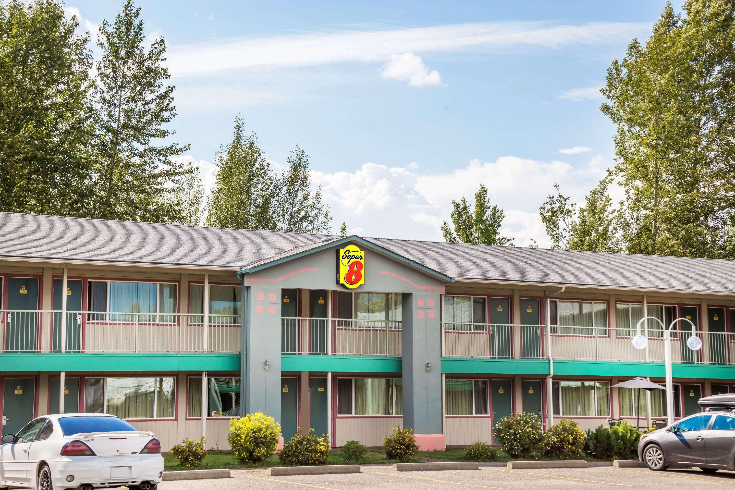 Super 8 By Wyndham Quesnel Bc Hotel Ngoại thất bức ảnh