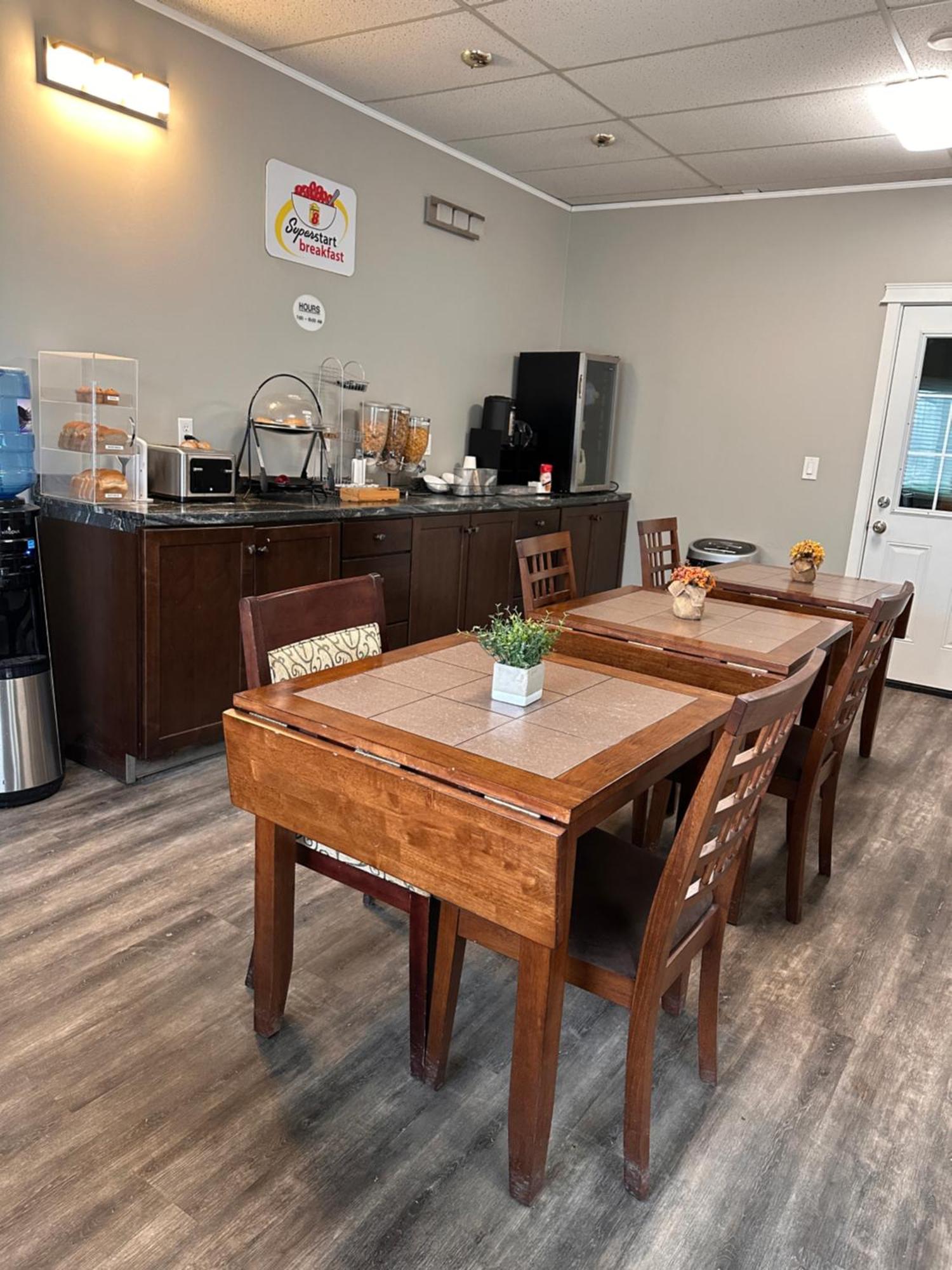 Super 8 By Wyndham Quesnel Bc Hotel Ngoại thất bức ảnh