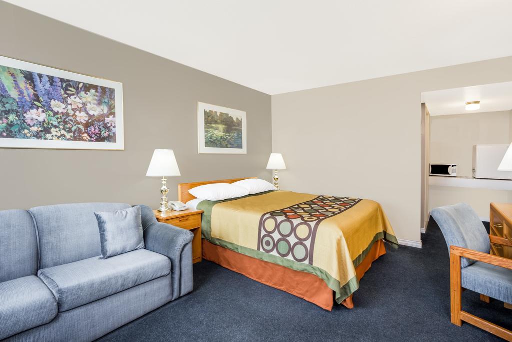 Super 8 By Wyndham Quesnel Bc Hotel Ngoại thất bức ảnh